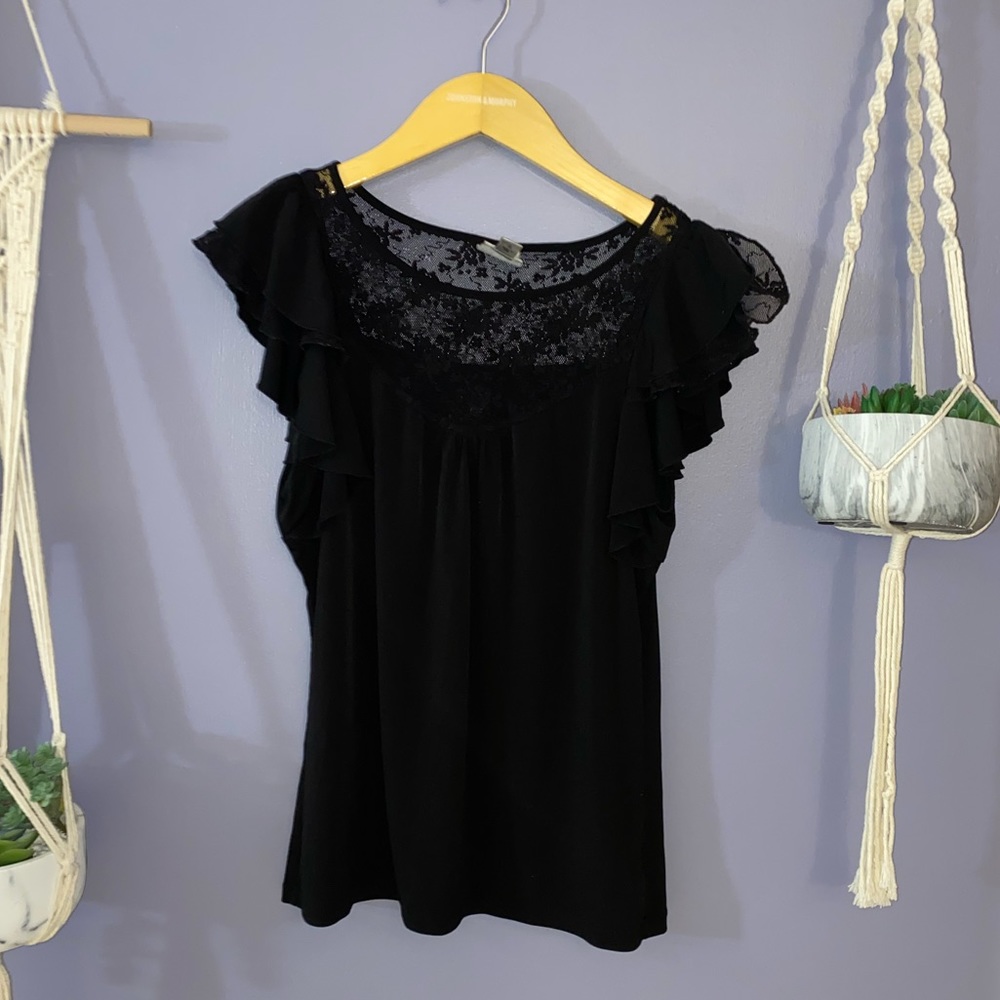 ✨❗️ ACCEPTING ALL OFFERS EVERYTHING MUST GO❗️✨ Black lace sleeveless top